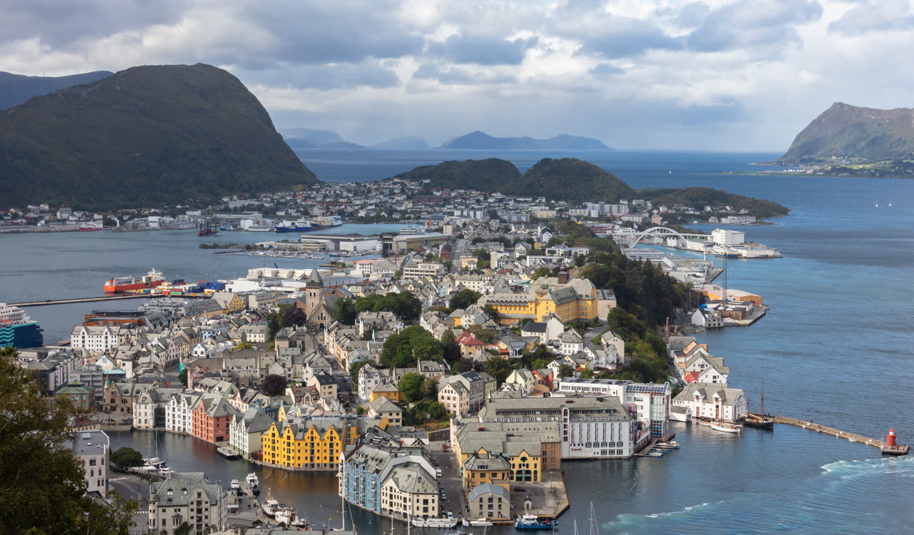 Utsikt over Ålesund sentrum fra Aksla, byen som er vertskap for Ålesund Kammermusikkfestival hver februar