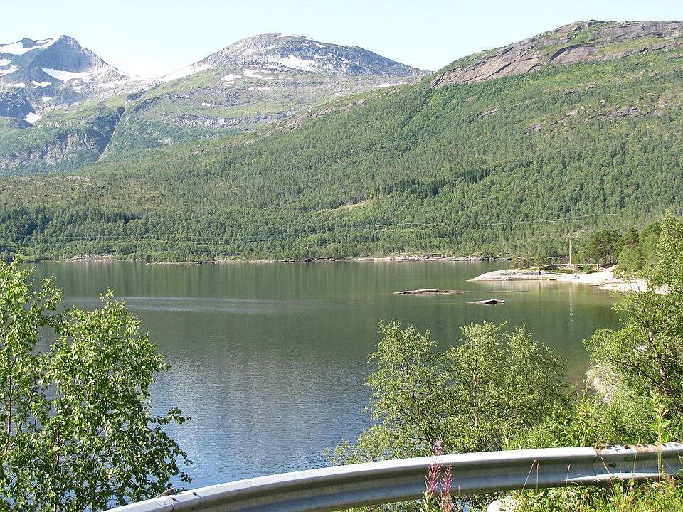 Fjell- og vannlandskap i Hamarøy kommune i Nordland, der Hamsundagene arrangeres