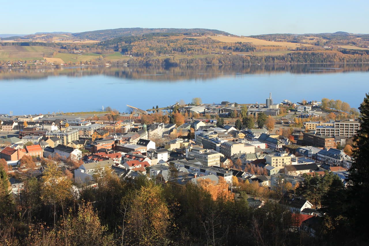 Gjøvik sentrum og Mjøsa sett fra Hovdetoppen