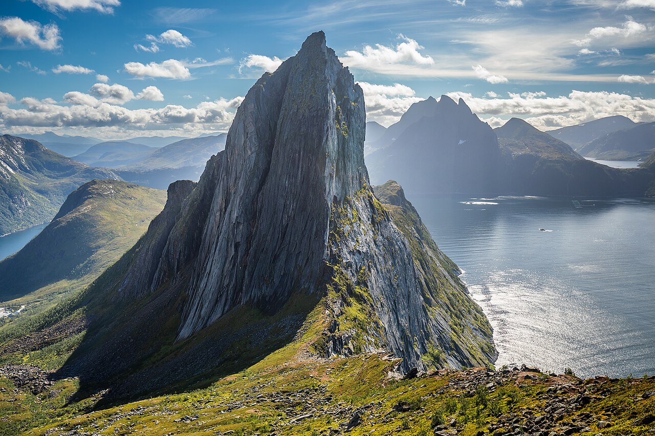 Segla-fjellet på Senja i Troms en sommerdag, nær festivalstedet Lysnes