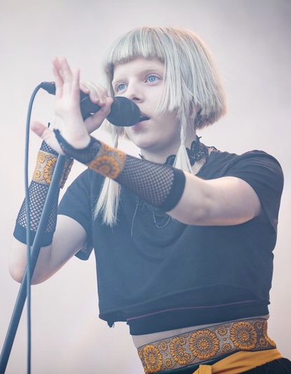 Aurora på scenen under Stavernfestivalen 2018