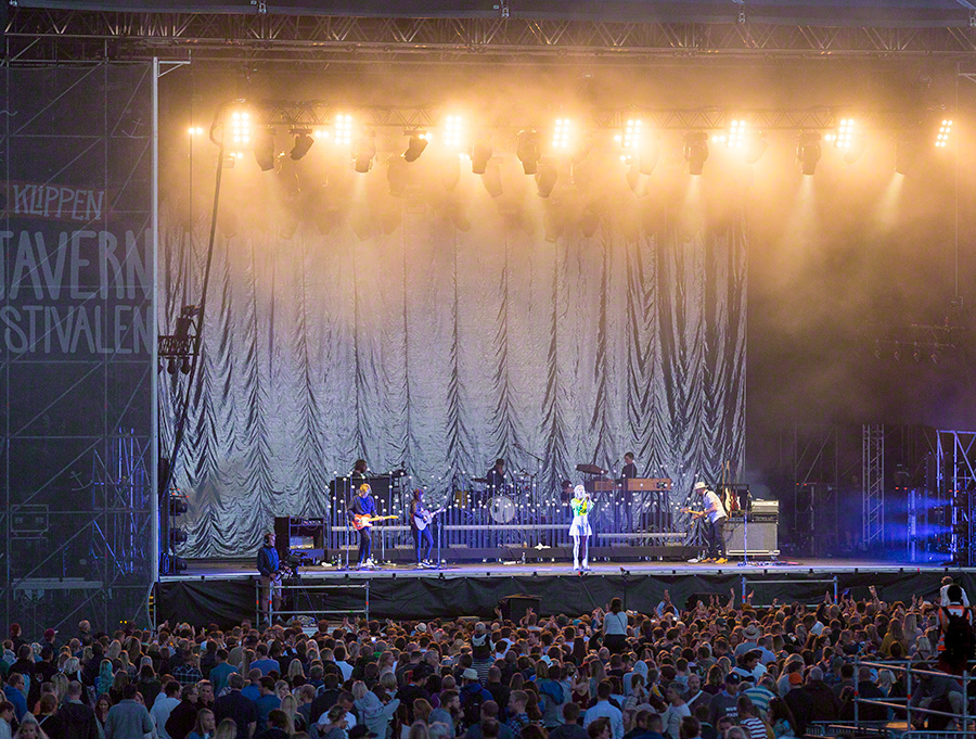 Veronica Maggio på scenen under Stavernfestivalen