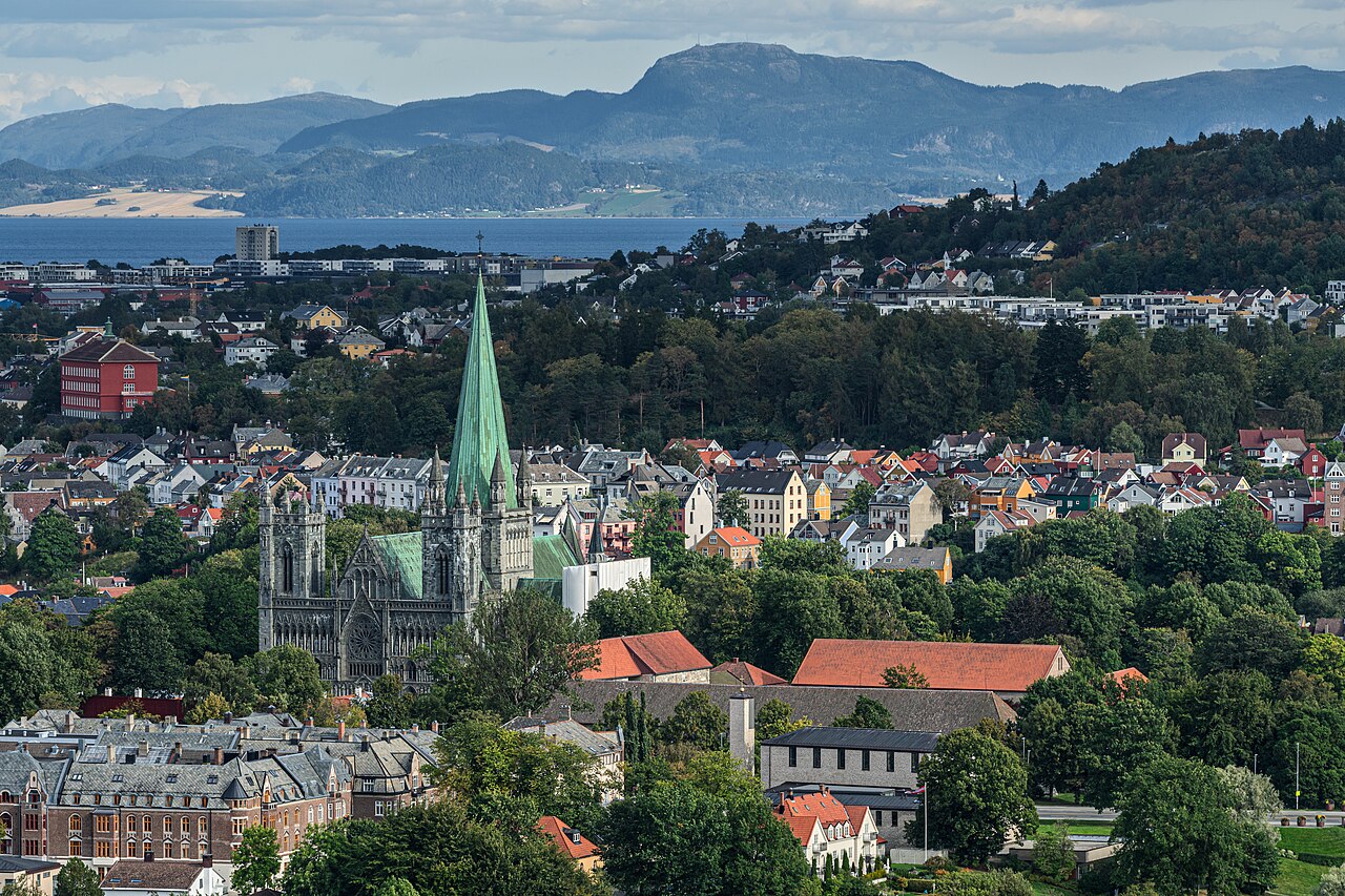 Nidarosdomen og Trondheim by sett fra Kristiansten festning