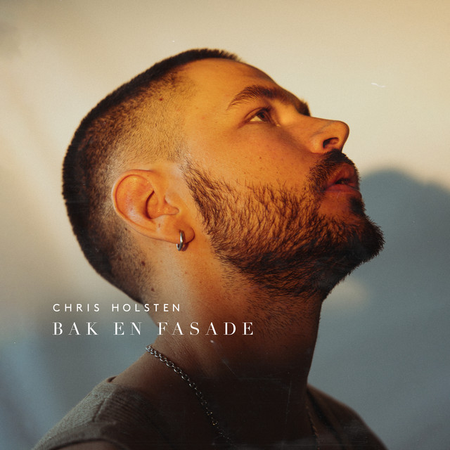 Bak en fasade (2022) cover