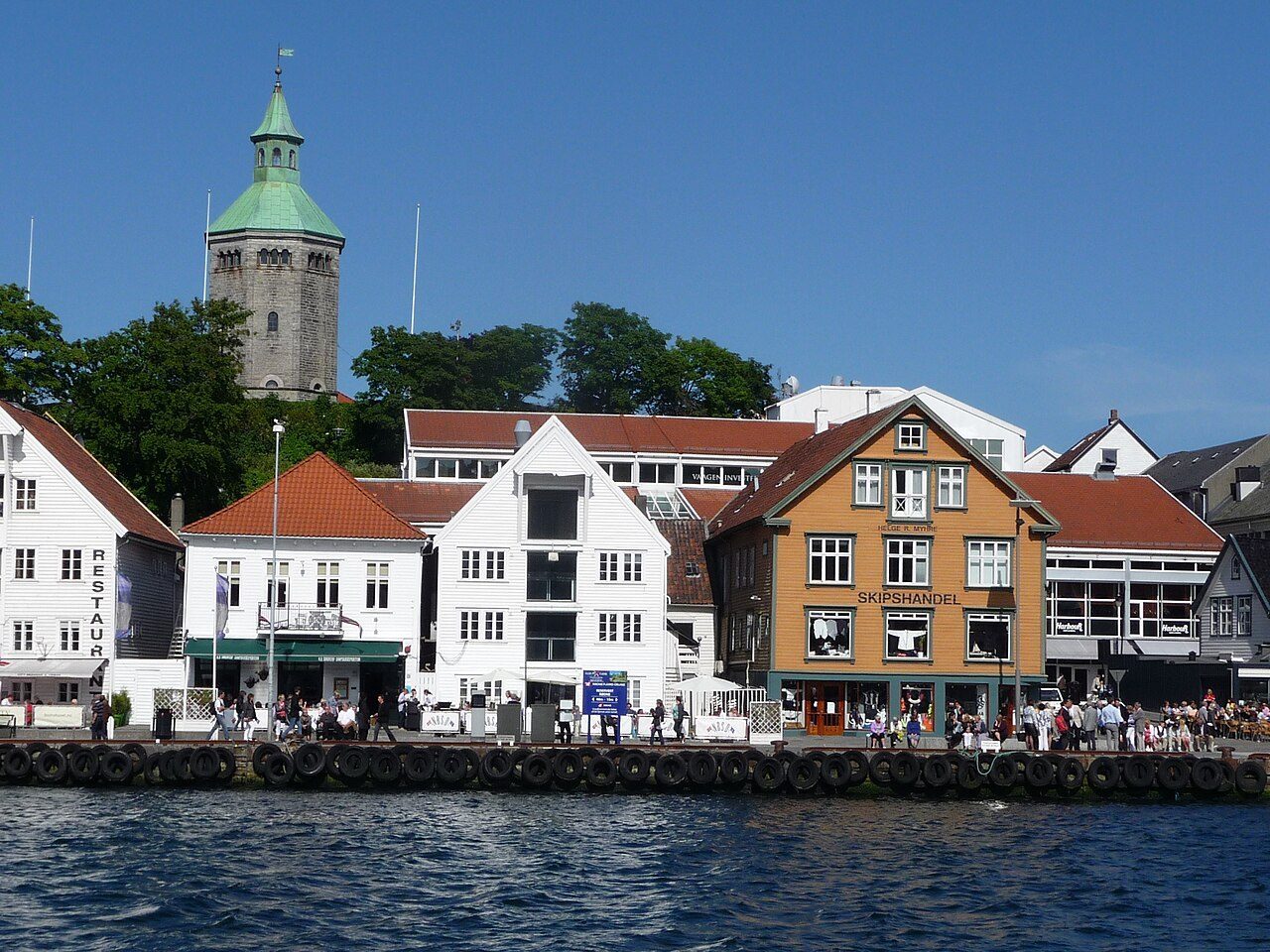 Utsikt over V&aring;gen fra Strandkaien i Stavanger, gata der Cementen ligger