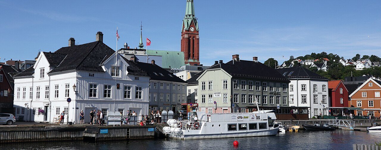 Den indre havna Pollen midt i Arendal sentrum