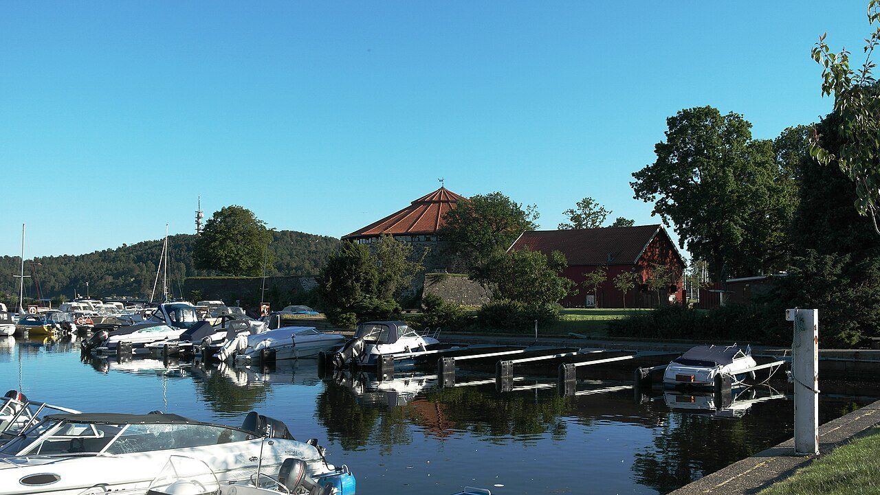 Christiansholm festning ved sjøkanten i Kristiansand