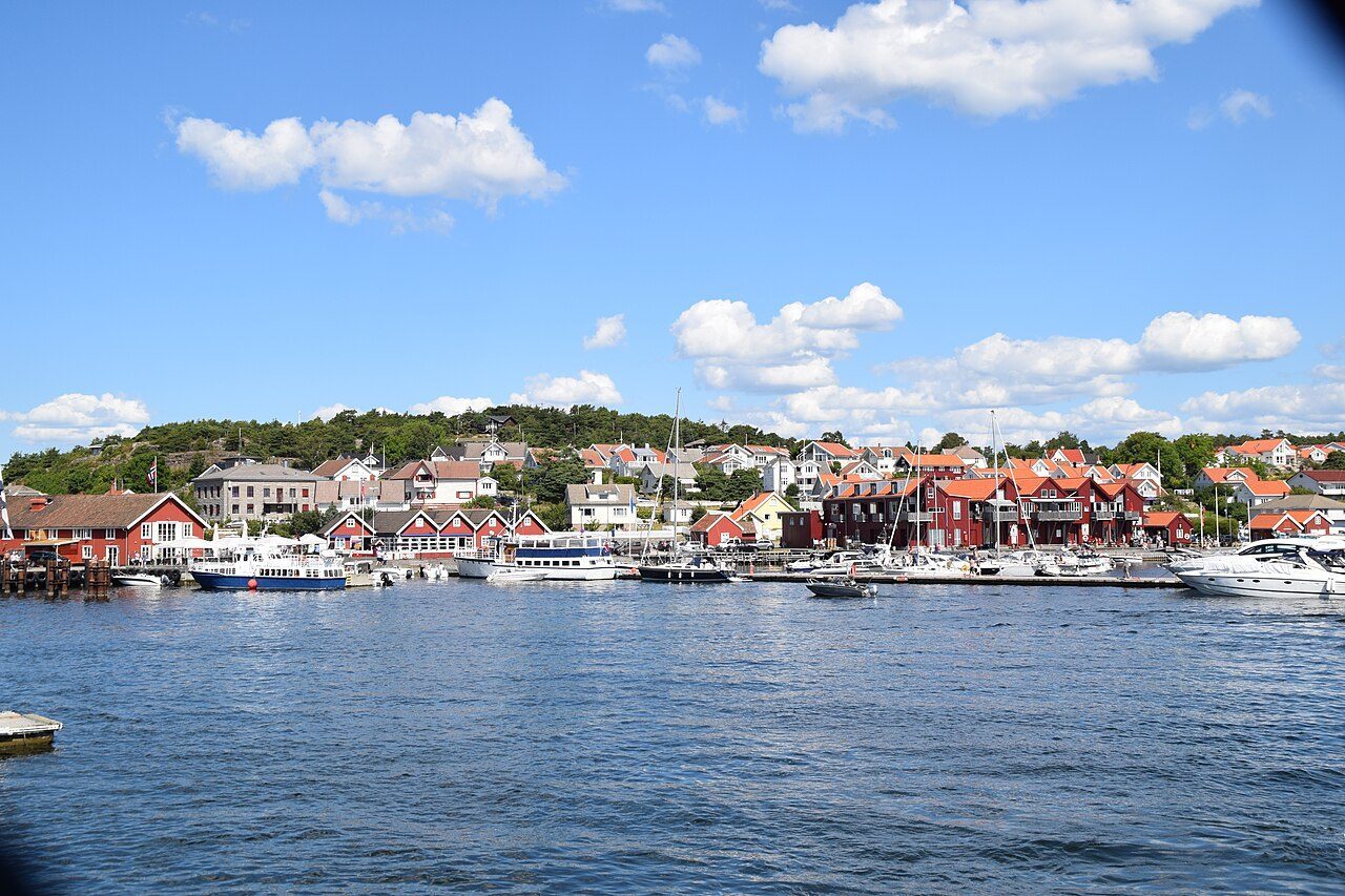 Skj&aelig;rhalden p&aring; Hvaler, tettstedet der Hvaler Gjestgiveri ligger