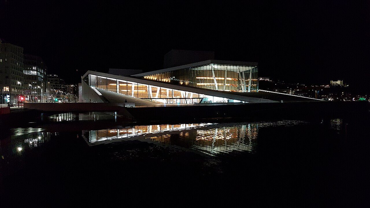 Oslo operahus om natten