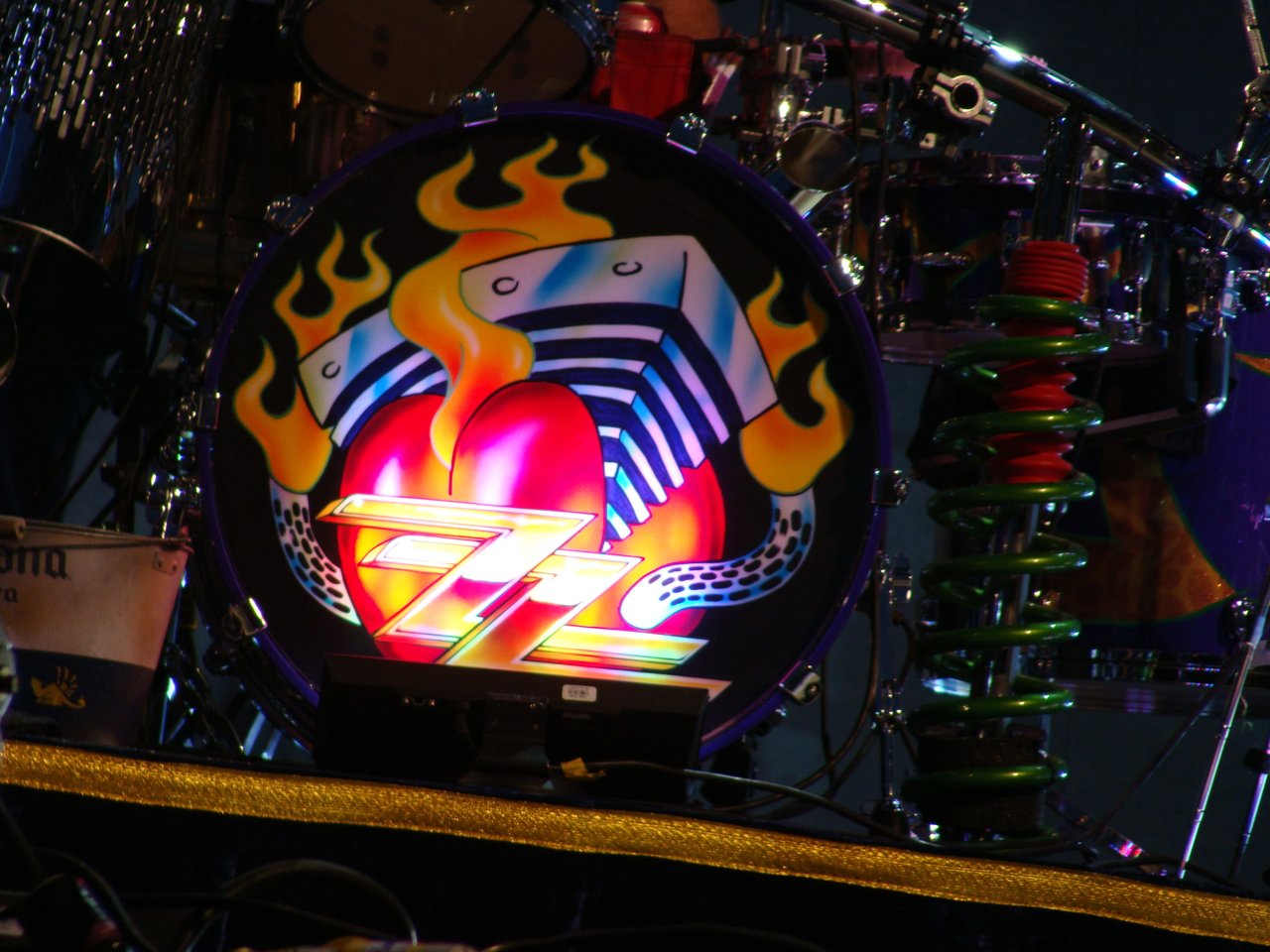 ZZ Top live, flammende bassdromme-logo
